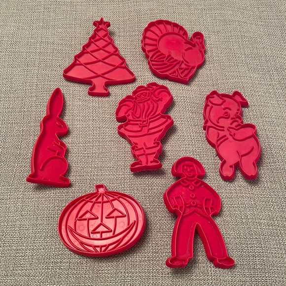Tupperware Vintage Cookie Cutters Red Set of 7 Holidays - Picture 1 of 8